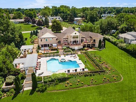 1st image of 2020 E Choctaw Dr