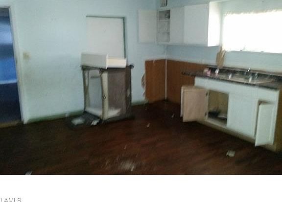 4th image of 3830 Desoto Ave