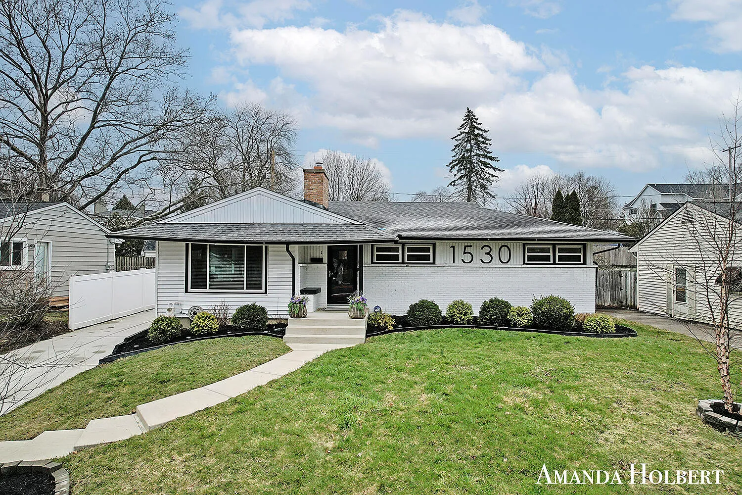 1530 Sherwood Ave SE photo 1