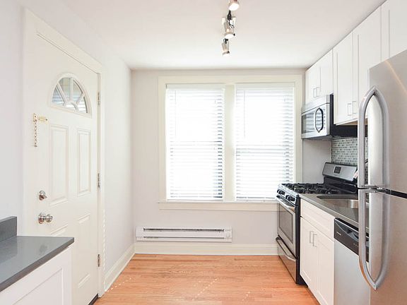 2nd image of 2321 N Rockwell St #G