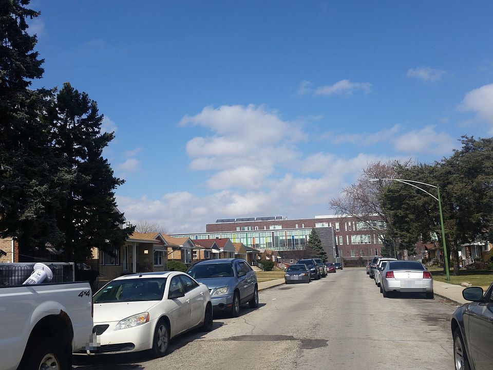 2nd image of 3739 Glen Dr #902