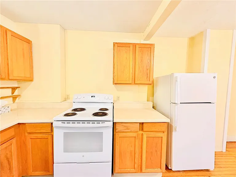 136 Main St — Photo 5