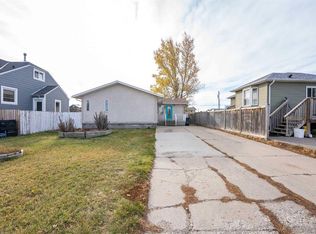 118 N 2nd St W, Magrath, AB T0K 1J0