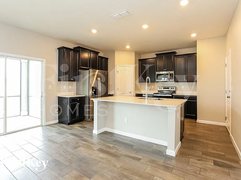 1300 Kendall Dr — Photo 8