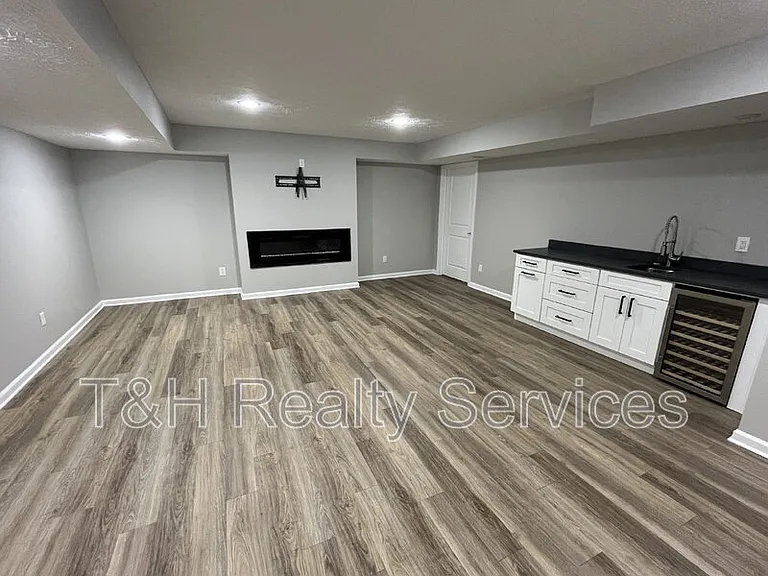 11423 Mears Dr — Photo 4