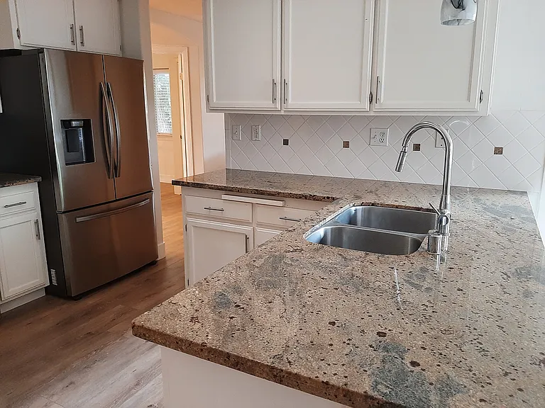 423 Wilson Ln — Photo 4