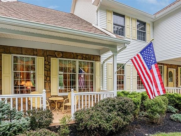 4th image of 4 Highland Ct