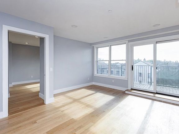 4th image of 150 W Broadway #418