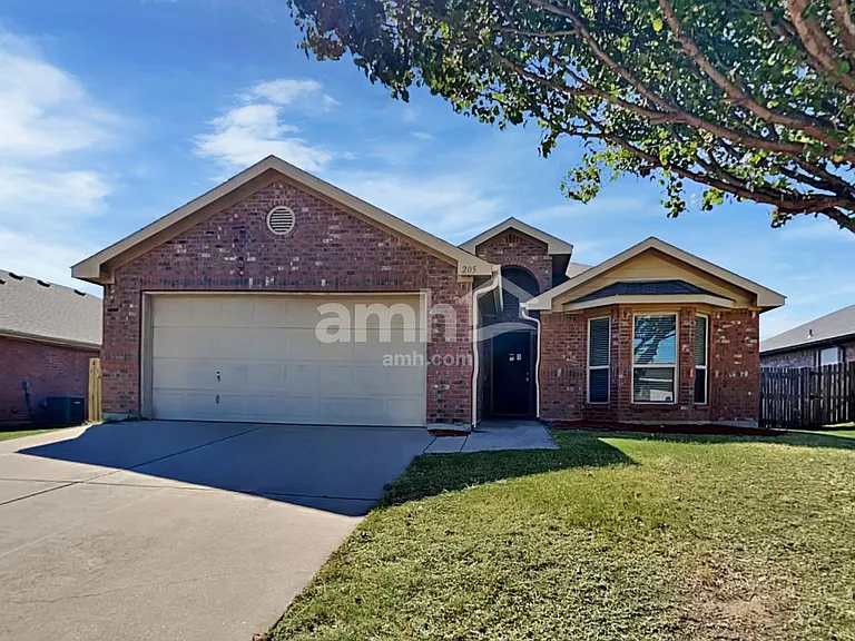 205 Arrowhead Dr — Photo 1