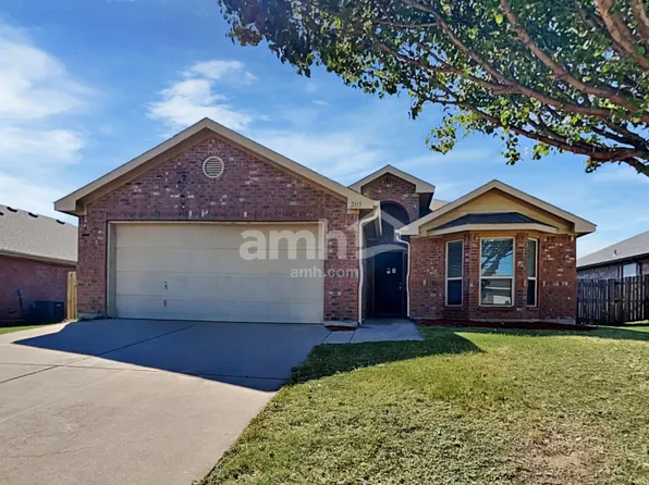 205 Arrowhead Dr, Burleson, TX 76028