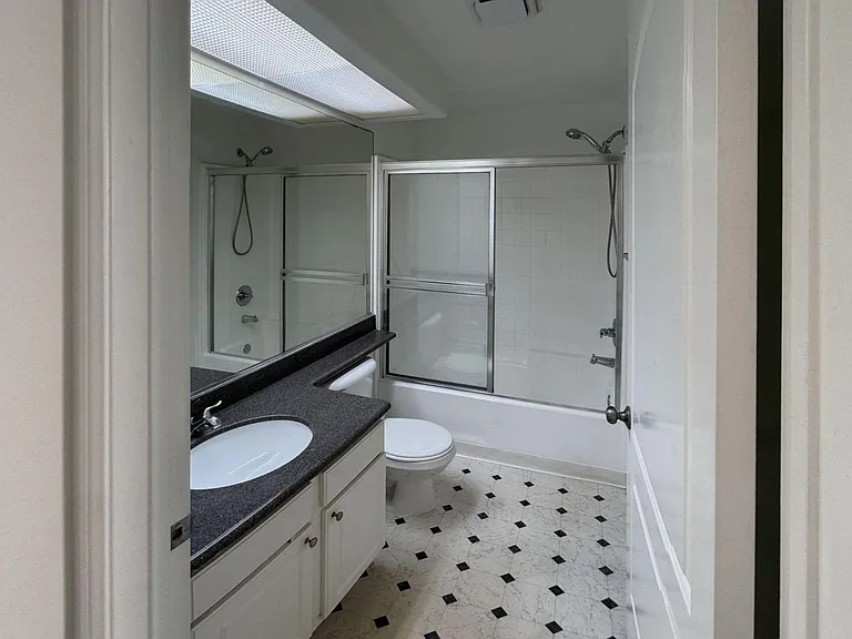 2149 S Bentley Ave #11065 — Photo 9