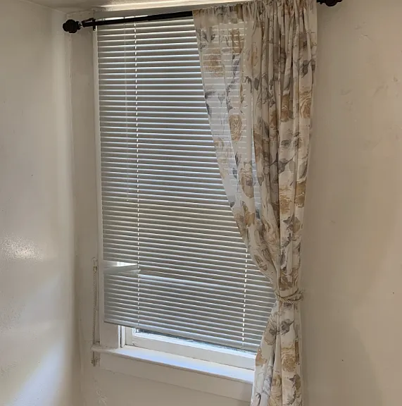 Updated Studio in EDO - Vaulted Ceiling, Great Natural Light — Photo 22