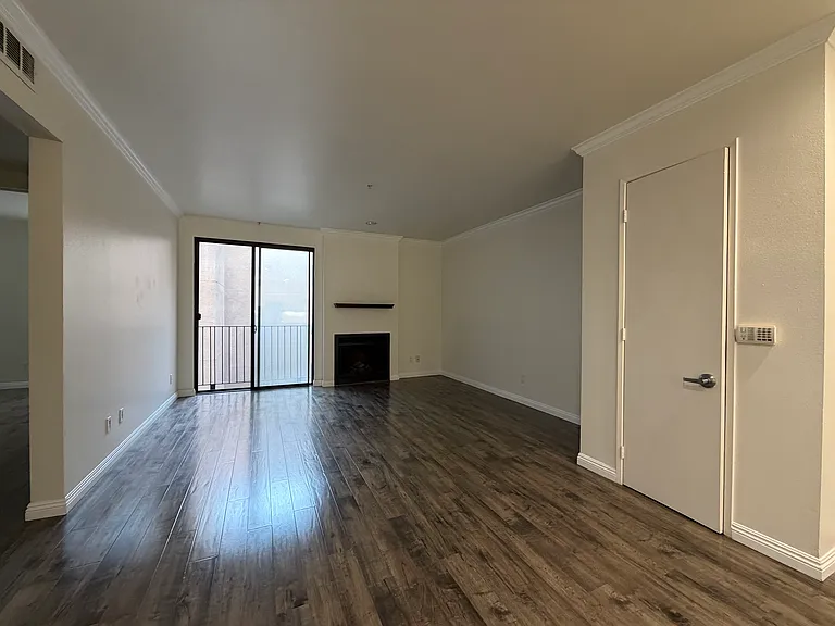 625 S Berendo St #413 — Photo 8