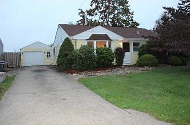 3rd image of 10920 Carlson Dr
