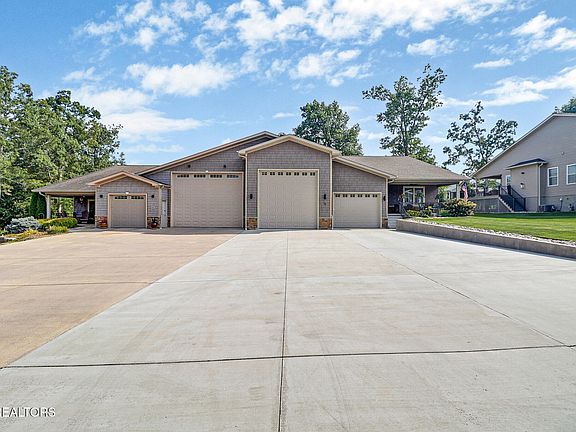 3rd image of 74 Hickory Cir