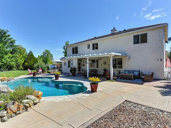 5th image of 2131 Summer Dr