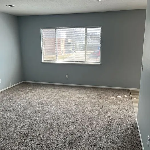 2 bed, 860 sqft, $900 — Photo 2
