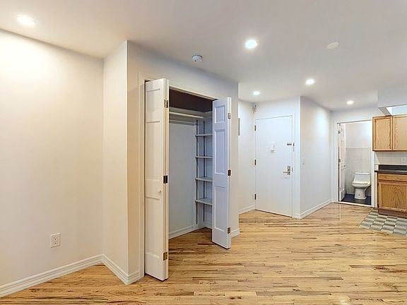 3rd image of 120 Orchard St #G2