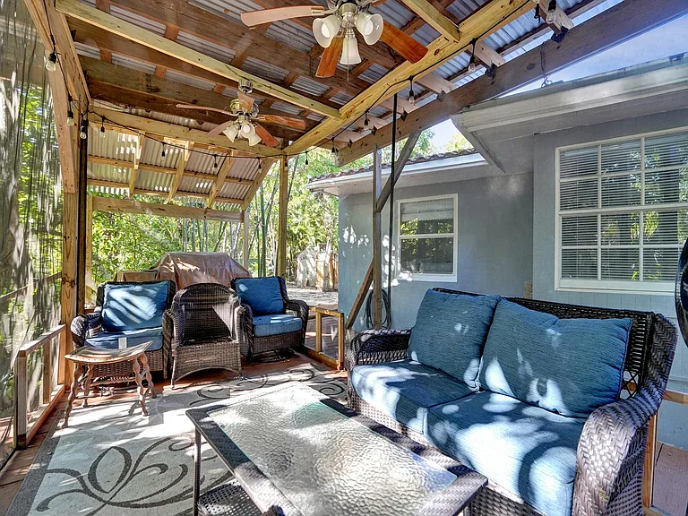 720 SW 11th Ct — Photo 5
