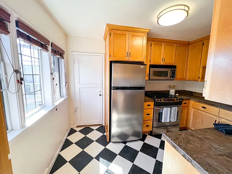 Ten-O-Five Anhalt Apartments — Photo 8