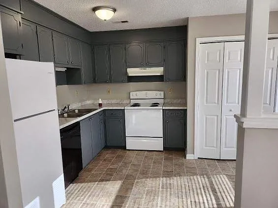 515 E 20th St #4 — Photo 9
