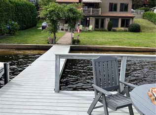 213 Lake Dr, Glocester, RI 02814