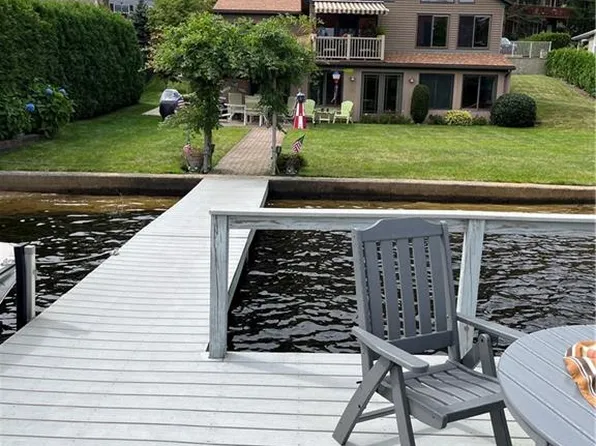 213 Lake Dr, Glocester, RI 02814