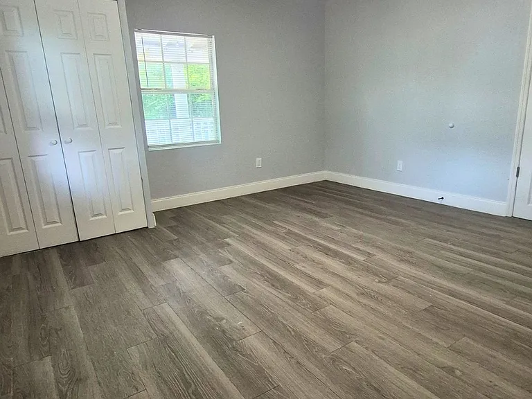 1040 Randall St — Photo 10