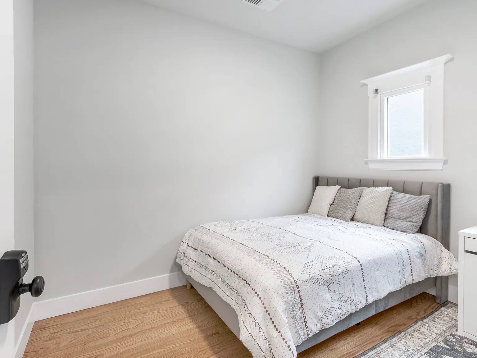 1 bed, 2600 sqft, $1,090 — Photo 4