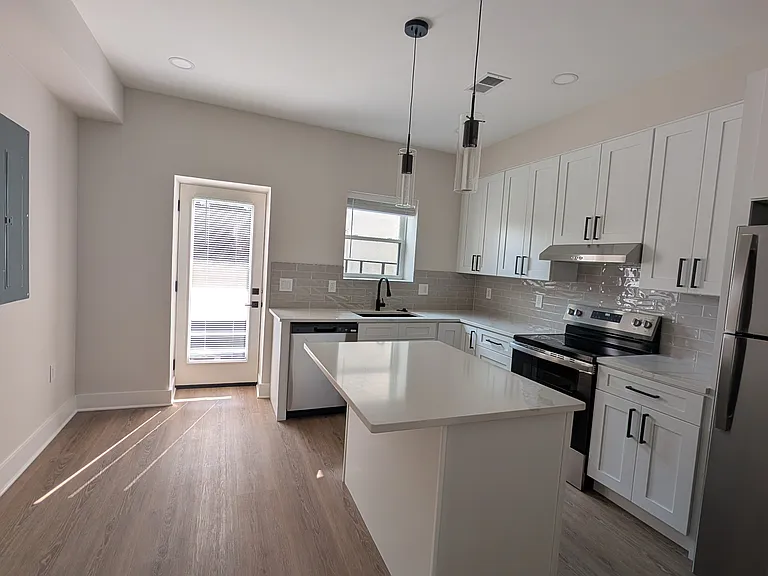 821 4th St NE #B — Photo 5