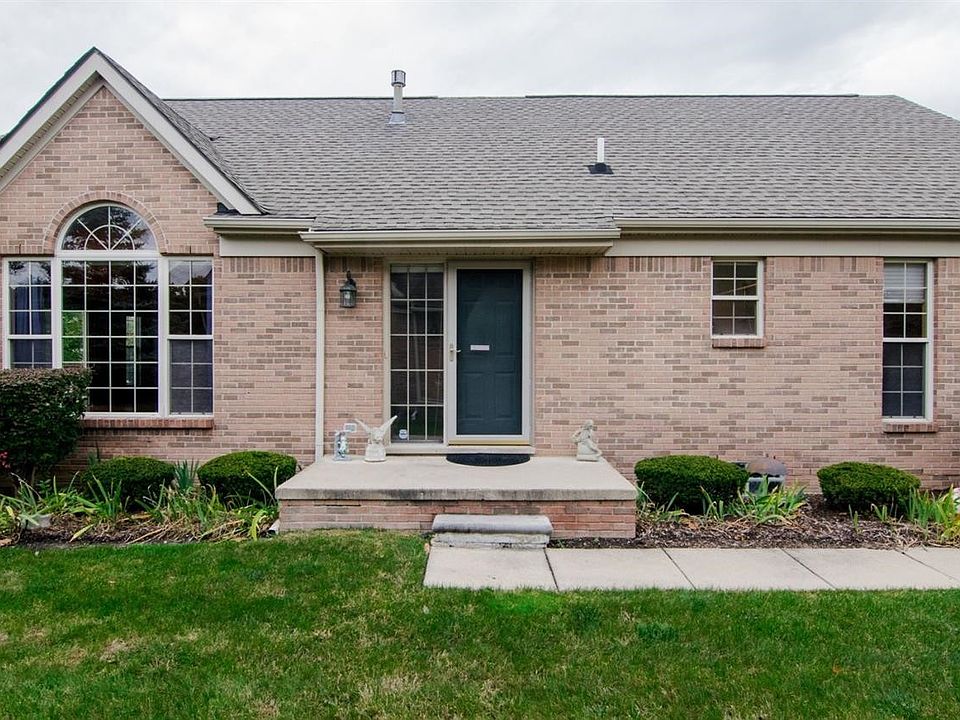 1st image of 345 Carson Dr