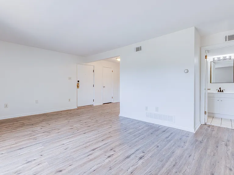 160 Glenn St #306 — Photo 9