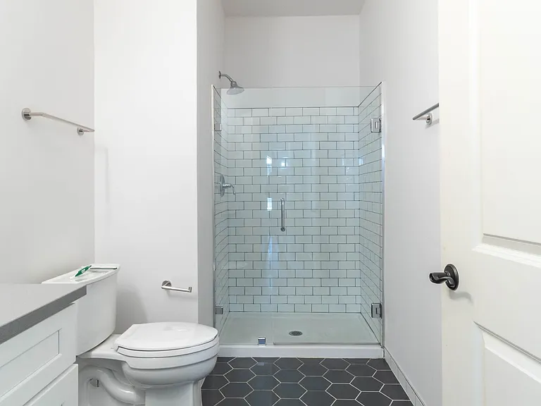 1120 Franck St — Photo 38