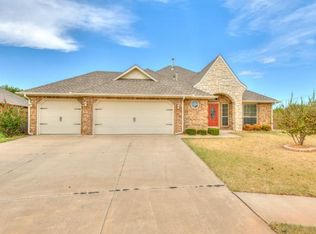 1205 NW 19th St, Moore, OK 73170