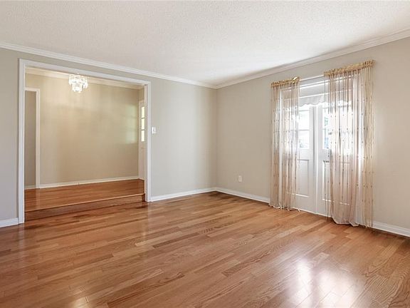 4th image of 4529 Fairfield St
