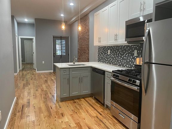2nd image of 473 Bergen Ave #1