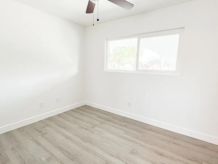 5759 Grand Ave — Photo 19