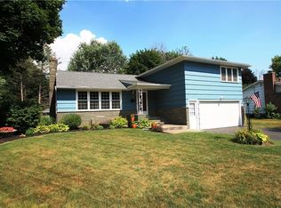 121 Shalimar Dr, Rochester, NY 14618