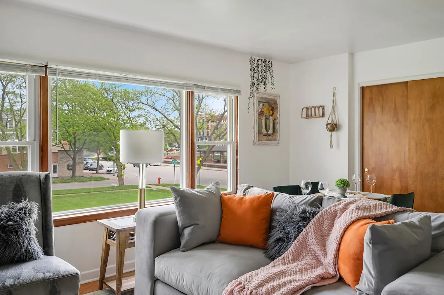 2 bed, 1.0 bath, 10225 sqft, $3,191 — Photo 3