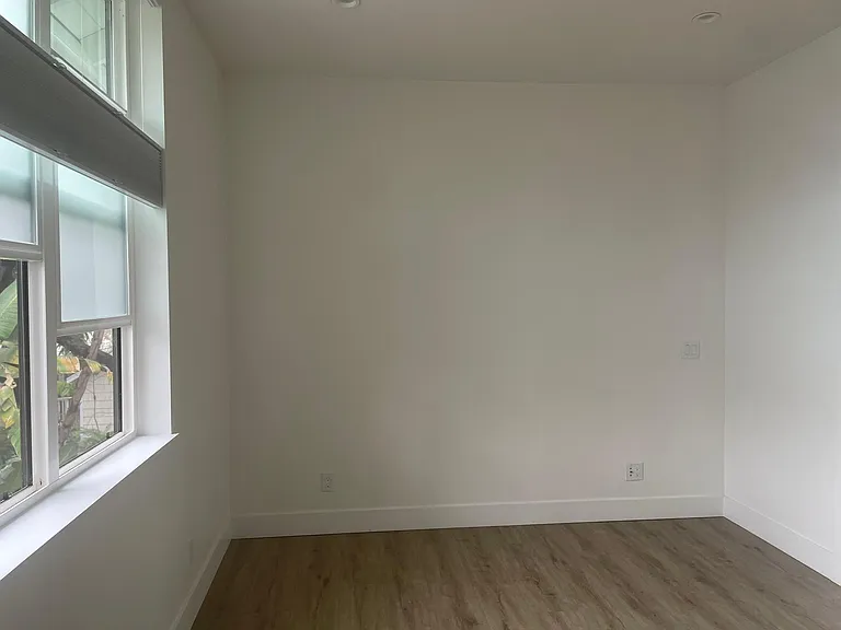 325 W Anapamu St #D — Photo 7