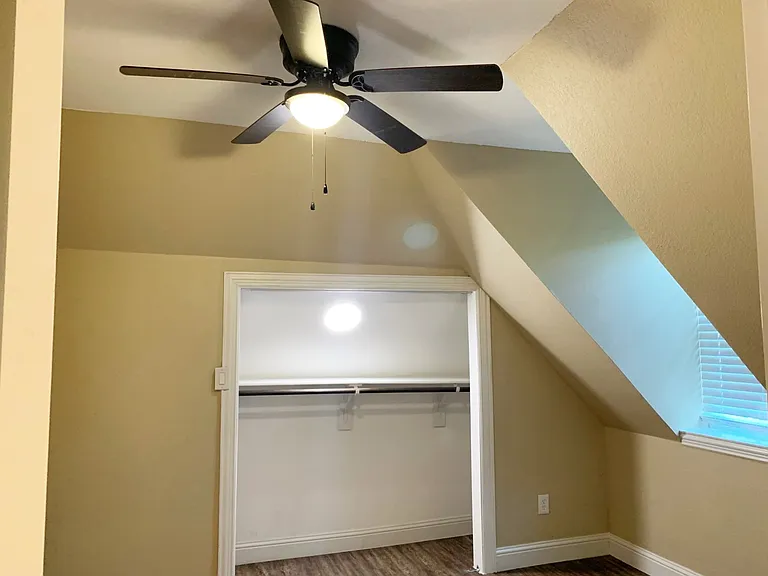 1433 S Travis St #A — Photo 29