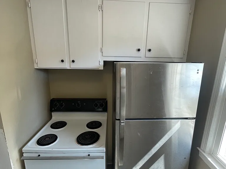 521 Swann St — Photo 9