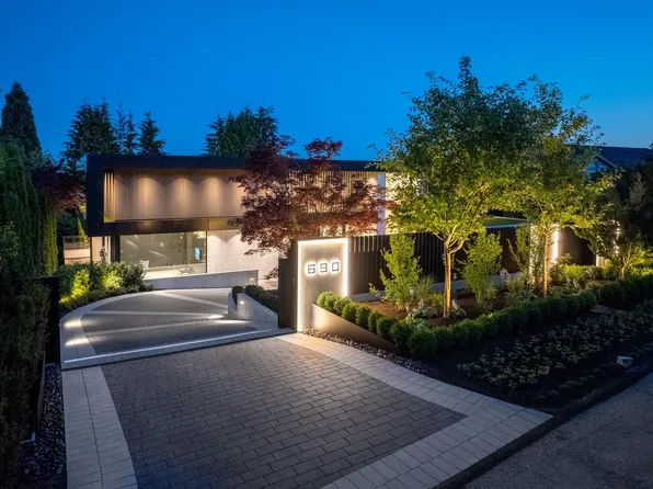 690 Knockmaroon Rd, West Vancouver, BC V7S 1R6