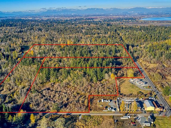 3rd image of 307 Tyee Drive