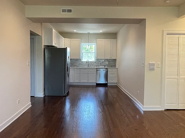 2819 W Cullom Ave #3 — Photo 4