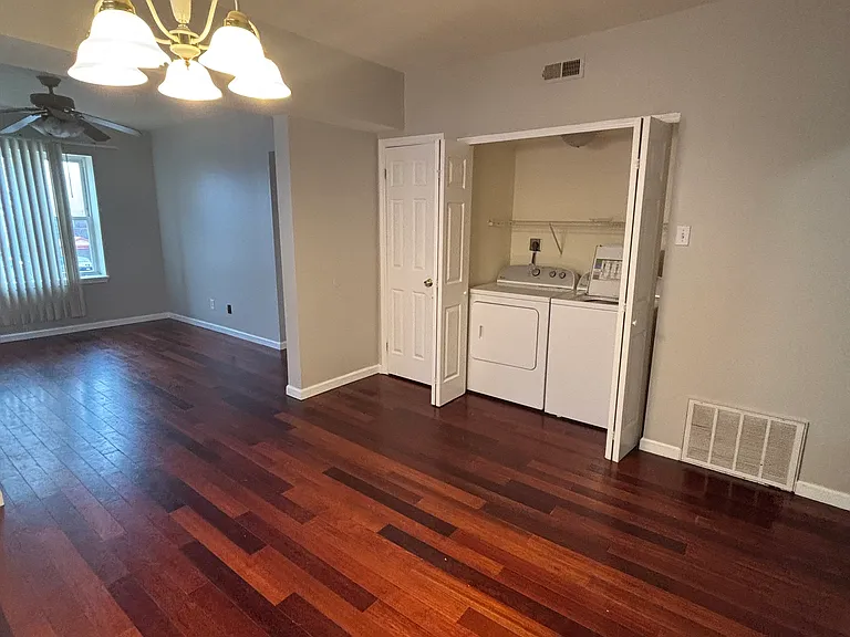 3637 Chippewa St #2E — Photo 7