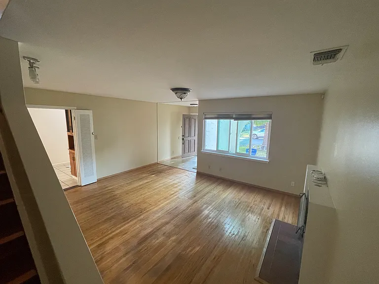 1816 Richmond St — Photo 3