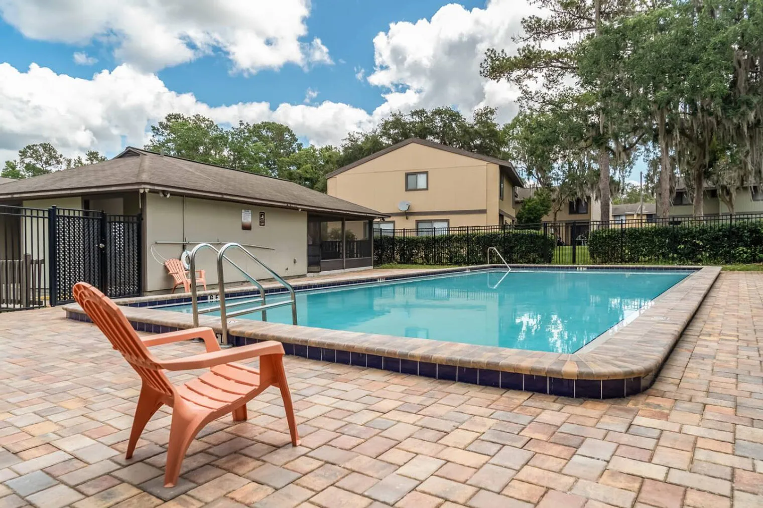 2 bed, 2.0 bath, 990 sqft, $3,317 — Photo 2