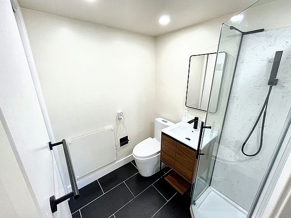 3rd image of 2515 Ivy Dr APT 1