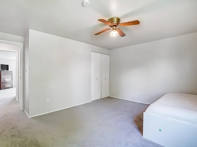4216 Silver Oak St — Photo 31